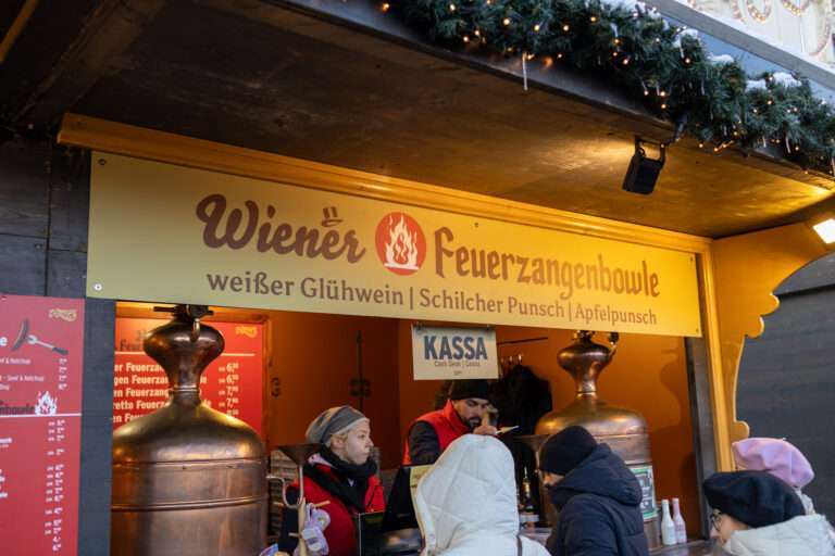 Wiener Feuerzangenbowle Stand Schild Belvedere